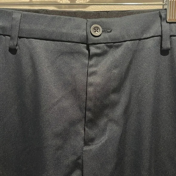 Amazon Essentials Men's Classic-Fit Stretch Golf Pants - Picture 2 of 8